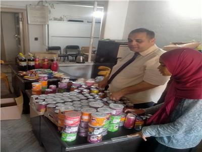 ضبط مواد غذائية منتهية الصلاحية في حملة تموينية بالإسكندرية 