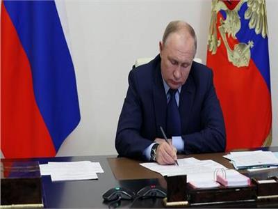 بوتين يوقع مرسوماً حول خدمات الأمن السيبراني من الدول غير الصديقة