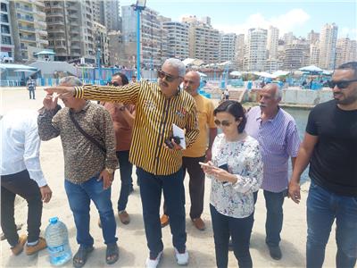 نائب محافظ الإسكندرية تتفقد الشواطئ لمتابعة الخدمات المقدمة للمصطافين