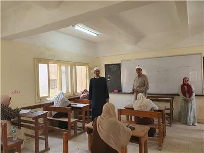 «مدير الأزهر بالغربية» يتفقد لجان امتحانات الشهادة الثانوية 