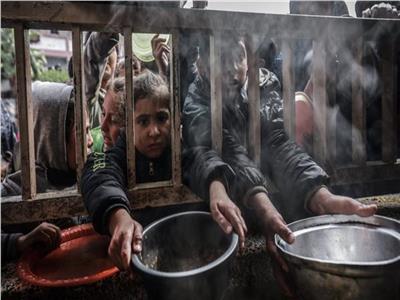 متحدث «الأونروا»: عائلات غزة يتناولون وجبة واحدة كل 3 أيام 