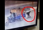 فيديو| سرقة أغطية البالوعات بالقاهرة الكبرى «على عينك يا تاجر»   