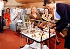 صور| «عصر الطيران الذهبي» ".. رقص وشطرنج" على متن الطائرة 
