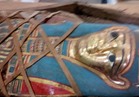 «الآثار» تعلن كشف تابوت خشبي بداخله مومياء يعود للعصر اليوناني الروماني |صور