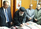 راعي كنيسة العذراء بالسويس يوقع على «علشان تبنيها» لدعم السيسي