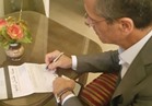 «جمال السادات» يوقع استمارة «علشان تبنيها» لدعم الرئيس السيسي