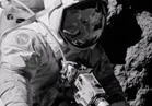 صور وفيديو| نظريات المؤامرة تشكك في بعثة أبولو 17 للقمر بعد 45 عاما