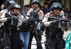 شرطة إندونيسيا تقتل اثنين من المشتبه فيهم بإطلاق نار استهدف ضابطين