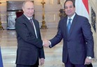 الرئيس السيسي يستقبل نظيره الروسي بمطار القاهرة بعد قليل
