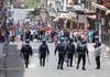  مواجهات بين الشرطة ومتظاهرين بولاية تيزى أوزو الجزائرية