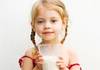 كوبان من الحليب مثاليان للأطفال في مرحلة ما قبل المدرسة
