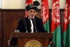 الرئيس الأفغاني يتحدى البرلمان ويطالب وزراء معزولين بالبقاء في مناصبهم