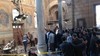 مدير أمن القاهرة والقس مكاري يحاولان تهدئة متظاهري الكنيسة البطرسية