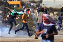 عاجل| الجيش الإسرائيلي يستخدم الرصاص المطاطي والغاز لفض مسيرة ببيت لحم