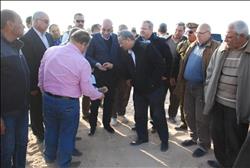 «وزير الزراعة » يتفقد أعمال مشروع استزراع 20 الف فدان بمنطقة غرب المنيا 