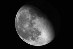 الجمعية الفلكية بجدة تعلن وصول القمر لمرحلة التربيع الأخير اليوم 