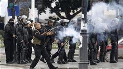 الشرطة التونسية تطلق قنابل الغاز لتفريق محتجين ضد غلاء الأسعار