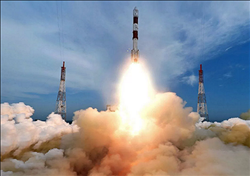الهند تطلق 28 قمرًا صناعيًا دفعة واحدة | فيديو