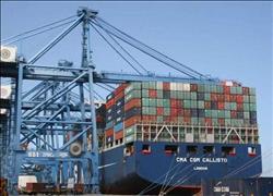 ميناء دمياط يستقبل 8 سفن عملاقة ويصدر 2300 طن «مولاس»  