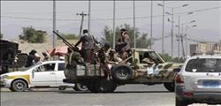 سكان:انفصاليون يمنيون يسيطرون على عدن ويحاصرون الحكومة داخل قصر الرئاسة