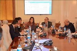 وزيرا التخطيط والتنمية المحلية يجتمعان بفريق عمل برنامج التنمية المحلية بصعيد مصر