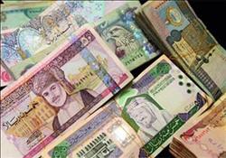 تراجع أسعار العملات العربية