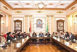 صور.. ننشر تفاصيل اجتماع رئيس جامعة القاهرة مع مجلس اتحاد الطلاب الجديد