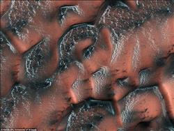 صور|  ناسا تكشف النقاب عن منحدرات مذهلة على كوكب المريخ 