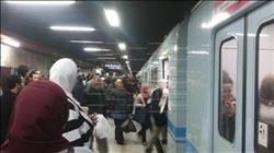 لقطة اليوم| «بائعة» تتسبب في تعطيل المترو بمحطة «عبد الناصر»