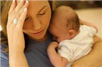 دراسة: اكتئاب ما بعد الولادة قد يستمر لسنوات ويؤثر على سلوك الأطفال
