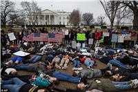 اعتصام خارج البيت الأبيض احتجاجًا على قانون الأسلحة الأمريكي| صور