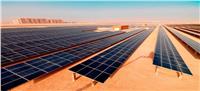 محافظ الأقصر يطالب بتعميم إستخدام الطاقة الشمسية بجميع القرى والمدن