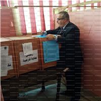 «أبو زيد» يدلي بصوته في انتخابات نقابة المهندسين