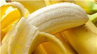 لا تتخلص من قشور الموز.. تعرف على 5 طرق بارعة في استخدامه