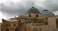 بلدية القدس تعلق خطة ضريبية أفضت إلى إغلاق كنيسة القيامة