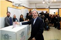 صور| رئيس الوزراء الايطالي يدلي بصوته في الانتخابات التشريعية
