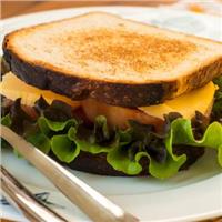 حضري لأطفالك «ساندوتش البيض بالجبن الشيدر» في 20 دقيقة