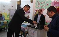 أبوهشيمة يدلي بصوته في مدرسة الرشيد الابتدائية بمصر الجديدة