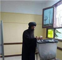 مصر تنتخب| أسقف أطفيح  يدلي بصوته في الانتخابات