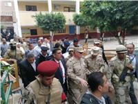 مصر تنتخب| مدير سلاح الإشارة يتفقد اللجان الانتخابية بالمرج
