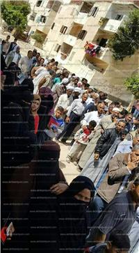 مصر تنتخب|عمال مصنع تعبئة «البوتجاز» يدلون بأصواتهم في الأقصر