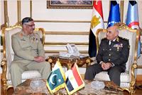 وزير الدفاع يلتقي رئيس هيئة الأركان المشتركة للقوات المسلحة الباكستانية