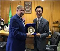 صور| محافظ الإسماعيلية يلتقي السفير الكوري بمكتبة مصر العامة