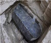 علماء آثار يكتشفون تابوتًا ضخمًا في الإسكندرية