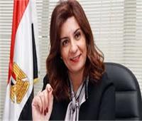 نبيلة مكرم: المصري بالخارج سيستطيع تجديد إجازته دون حضور