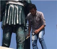 صور| الثقافة تبدأ أعمالها لإعادة رونق تمثال الخديوي إسماعيل