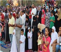 فيديو وصور.. صلاة عيد الأضحى «مختلطة» في ساحة مسجد مصطفى محمود