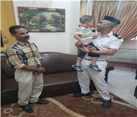 قسم شرطة الدرب الأحمر يعيد طفلا «متغيب» لأهله ثاني أيام العيد