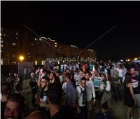 صور| بدء توافد الجماهير على حفل عمرو دياب بالساحل الشمالي