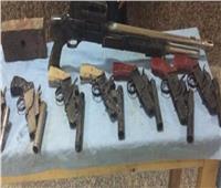 تأجيل محاكمة 8 متهمين بالإتجار في الأسلحة النارية لـ7 نوفمبر
